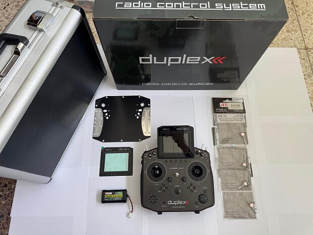 Jeti DS-24 v1 Ich verkauf meine Jeti DS-24 v1 Carbon Red Edition mit einigen extras siehe Bilder. Preis 1600.- CHF Falls du interesse...