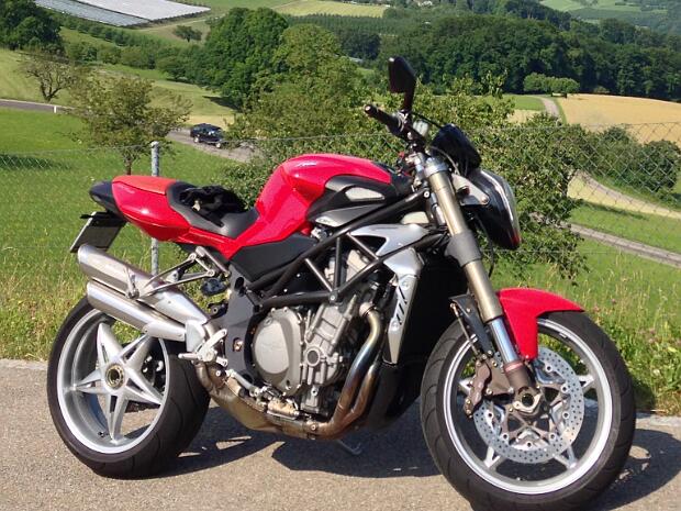 My Ride (MV Agusta Brutale) Mein Motorrad ist zwar schon ein älteres Modell aus dem Jahr 2006, aber es sieht immer noch aus wie neu. Vermutlich...